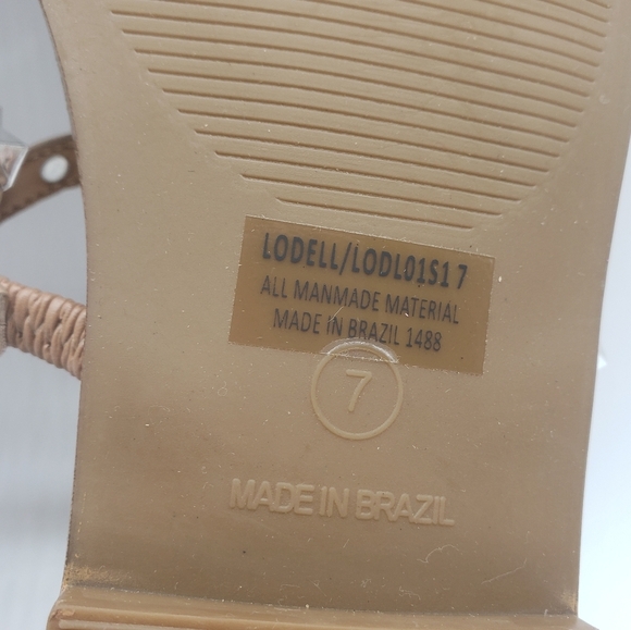 2375- Steve Madden Slip-On 3 Band Sandals, Silver Pyramid Studded Sz 7 NWT - Picture 9 of 10